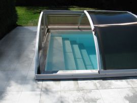 Schwimmbadtreppe