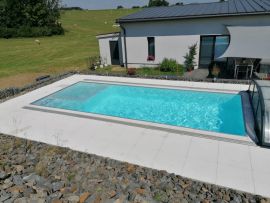 Pool staircase